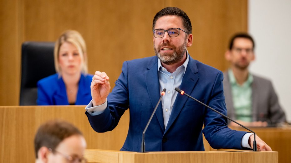 Philipp Fernis im Plenum des Landtags Rheinland-Pfalz